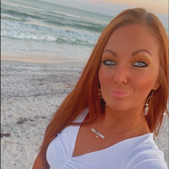 Meet your Posher, Makayla✨ - Picture 1 of 5